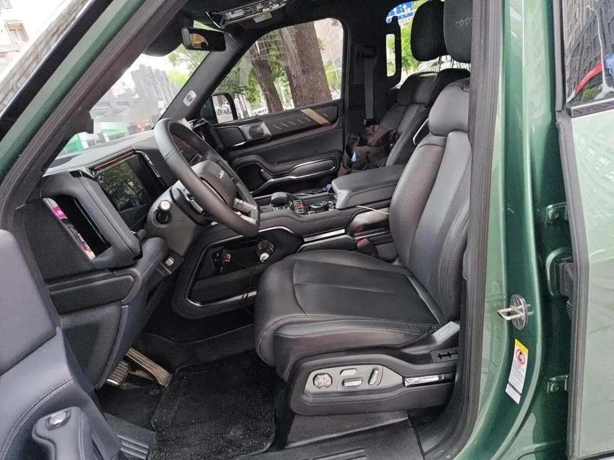 2025 FangChengBao Bao 8 2.0T 245HP L4 E-CVT PHEV 36.8KWH image 3