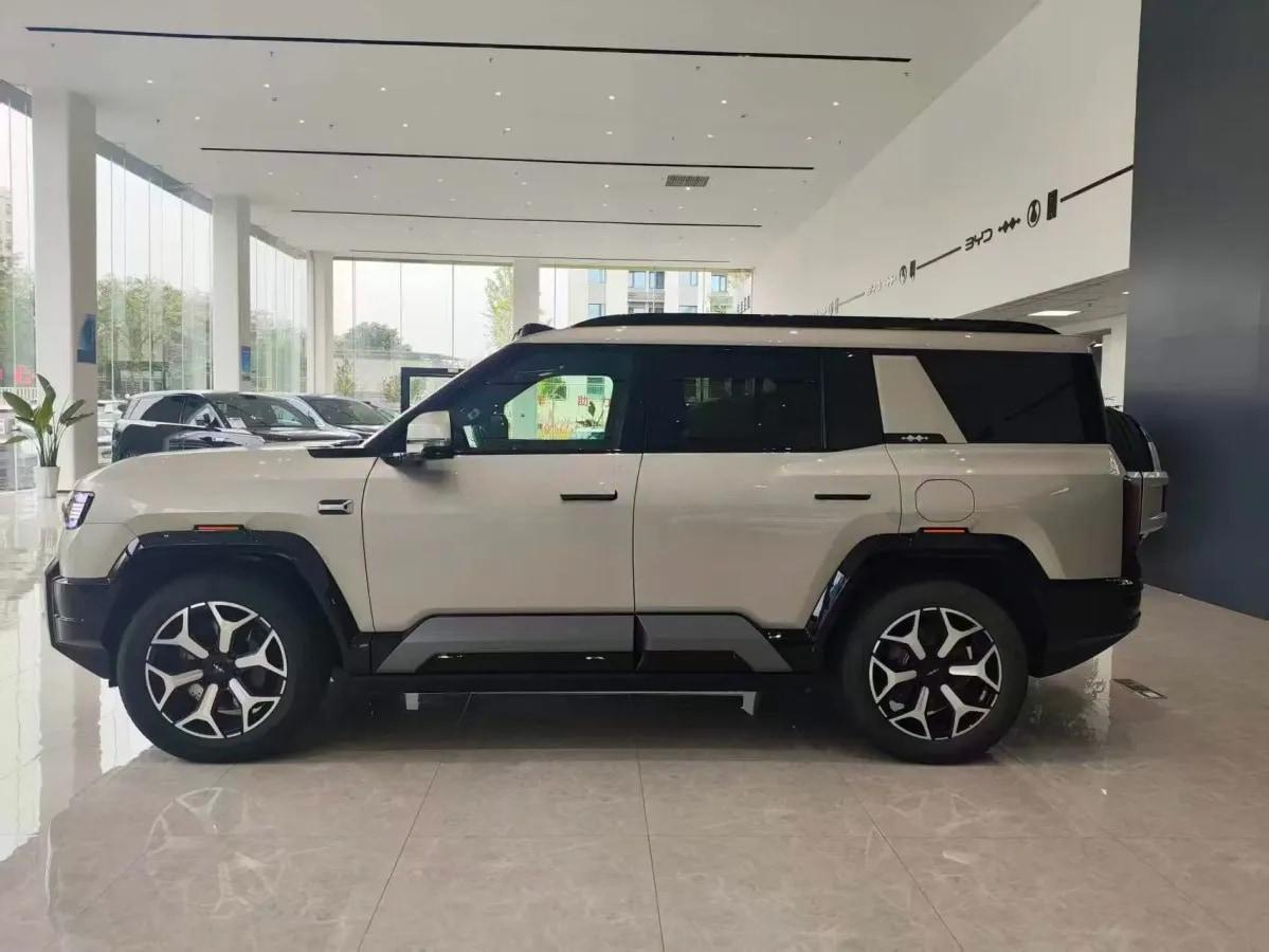 2025 FangChengBao Bao 8 2.0T 245HP L4 E-CVT PHEV 36.8KWH image 3