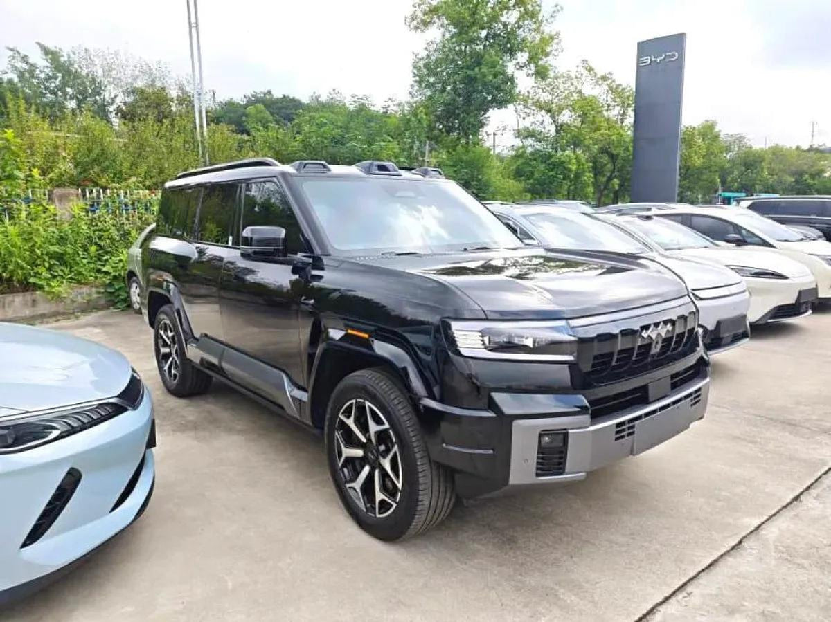 2025 FangChengBao Bao 8 2.0T 245HP L4 E-CVT PHEV 36.8KWH image 3