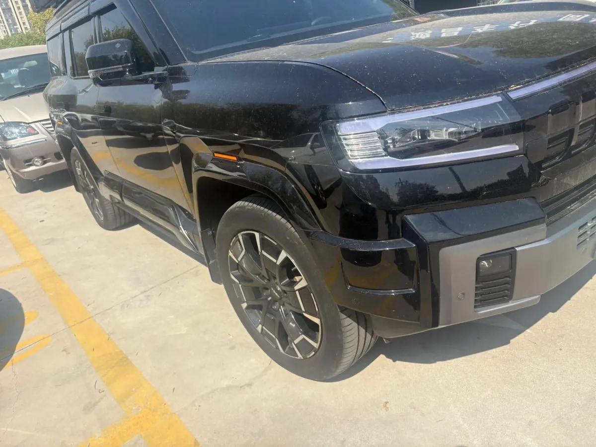2025 FangChengBao Bao 8 2.0T 245HP L4 E-CVT PHEV 36.8KWH image 3