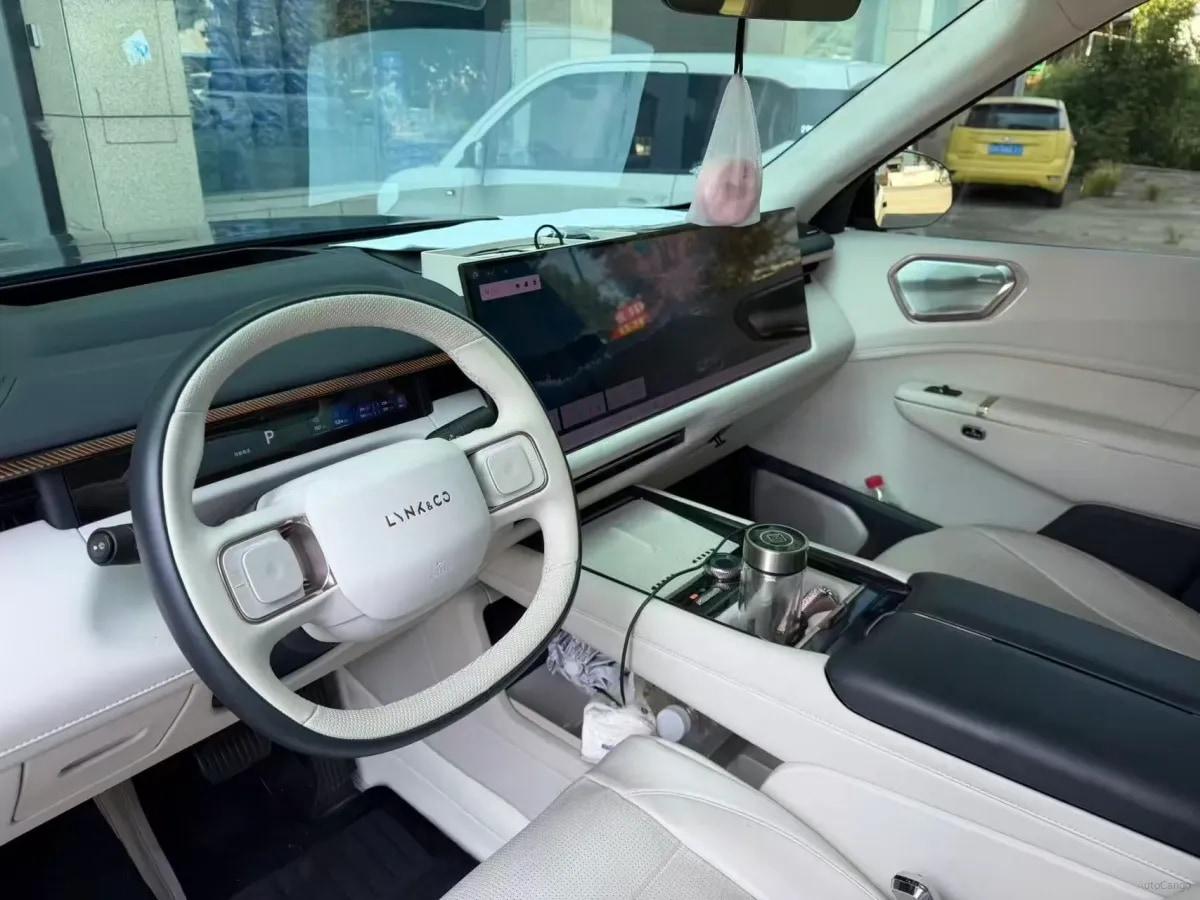 2025 LYNK&CO 900 2.0T 254HP L4 3DHT PHEV 52.38KWH 280km image 3