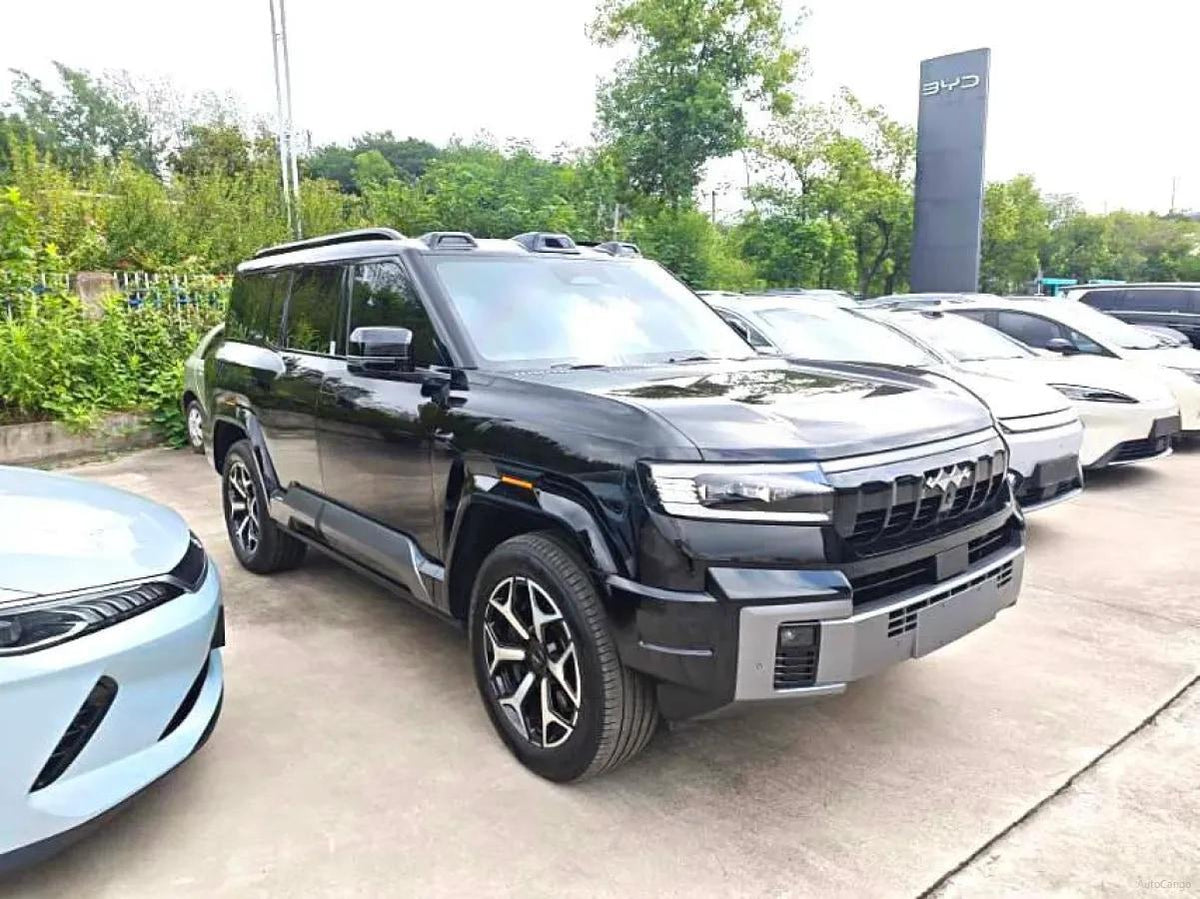 2025 FangChengBao Bao 8 2.0T 245HP L4 E-CVT PHEV 36.8KWH image 3