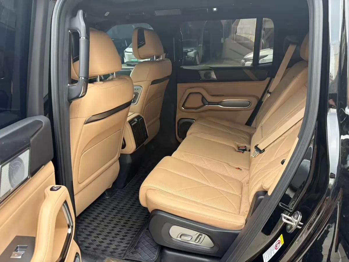 2025 FangChengBao Bao 8 2.0T 245HP L4 E-CVT PHEV 36.8KWH image 3
