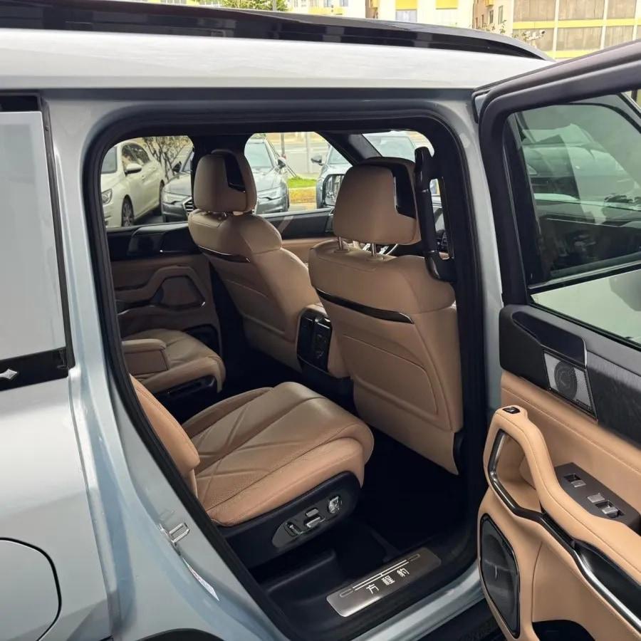 2025 FangChengBao Bao 8 2.0T 245HP L4 E-CVT PHEV 36.8KWH image 3