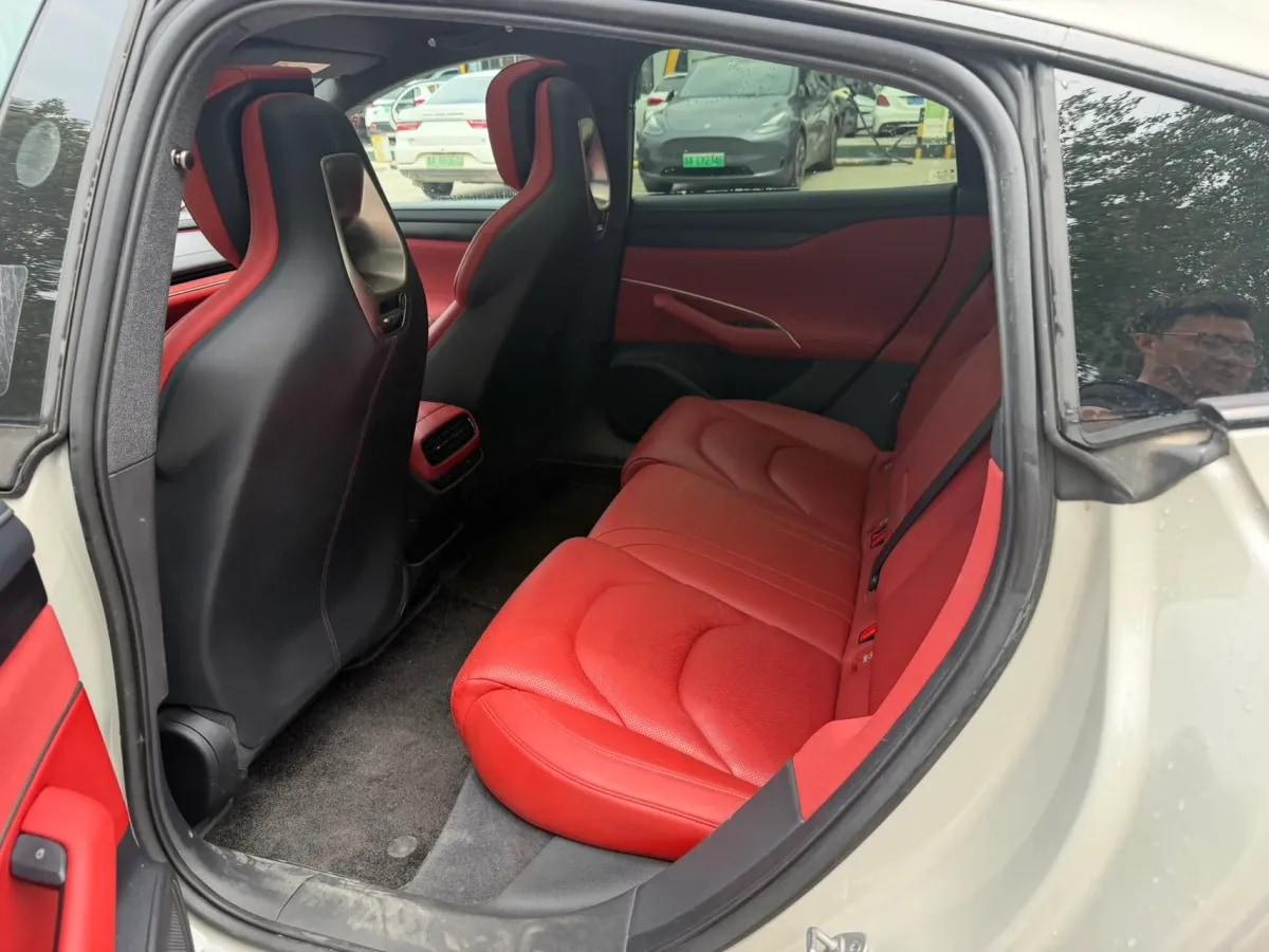 2024 Xiaomi SU7 BEV 73.6KWH image 3