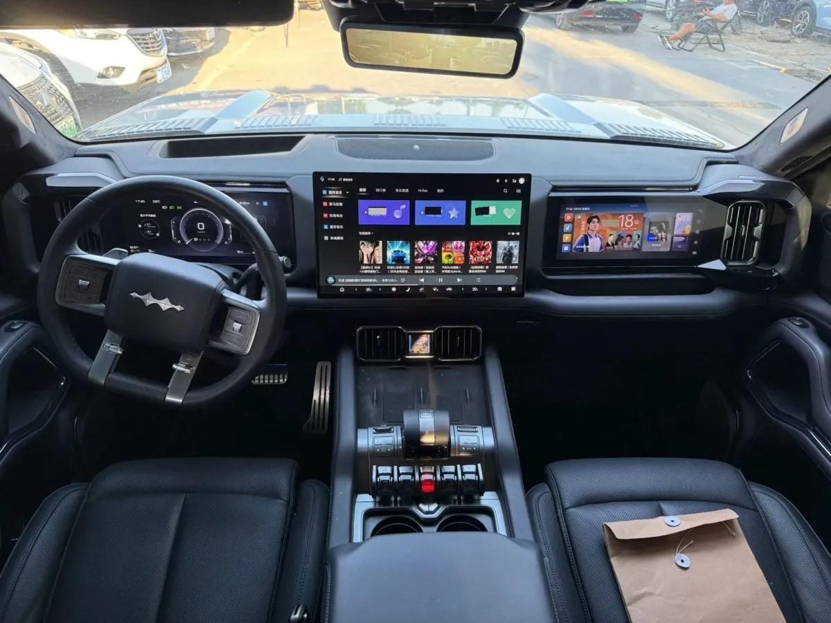 2025 FangChengBao Bao 8 2.0T 245HP L4 E-CVT PHEV 36.8KWH image 3