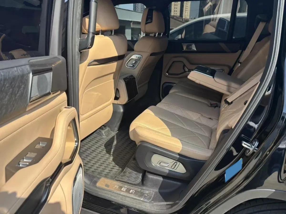 2025 FangChengBao Bao 8 2.0T 245HP L4 E-CVT PHEV 36.8KWH image 3