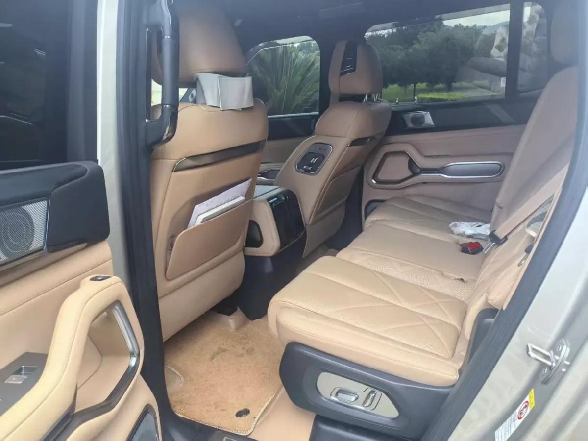 2025 FangChengBao Bao 8 2.0T 245HP L4 E-CVT PHEV 36.8KWH image 3
