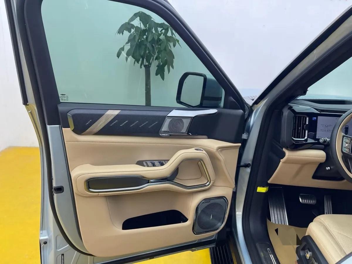 2025 FangChengBao Bao 8 2.0T 245HP L4 E-CVT PHEV 36.8KWH image 3
