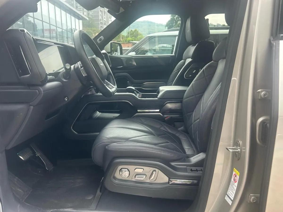 2025 FangChengBao Bao 8 2.0T 245HP L4 E-CVT PHEV 36.8KWH image 3