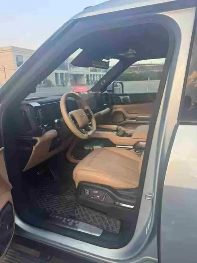 2025 FangChengBao Bao 8 2.0T 245HP L4 E-CVT PHEV 36.8KWH image 3