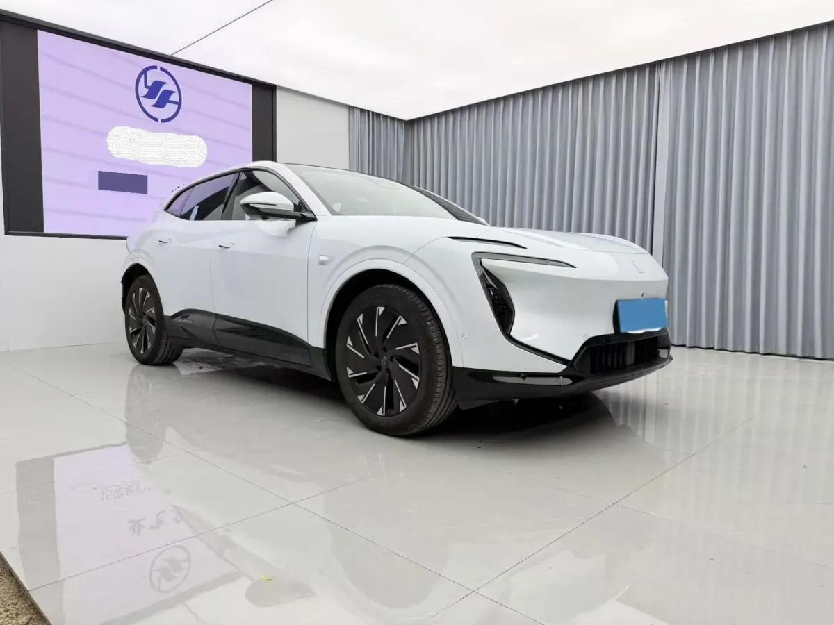 2024 Avatr 07 BEV 82.16KWH 650km image 3