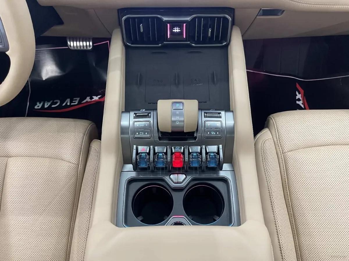 2025 Fang Cheng Bao Bao 8 2.0T 245HP L4 E-CVT PHEV 36.8KWH image 3
