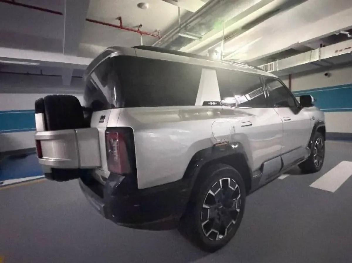 2025 FangChengBao Bao 8 2.0T 245HP L4 E-CVT PHEV 36.8KWH image 3