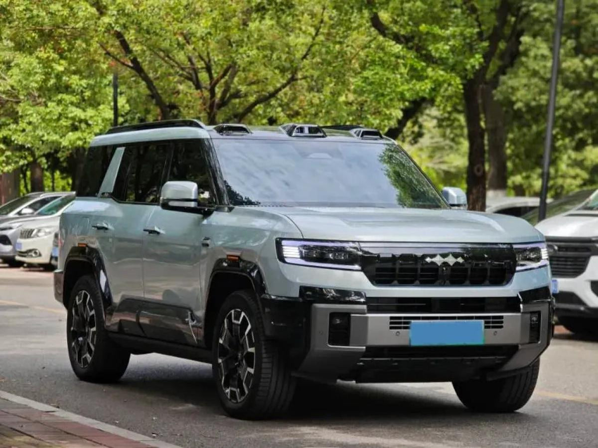 2025 FangChengBao Bao 8 2.0T 245HP L4 E-CVT PHEV 36.8KWH image 3