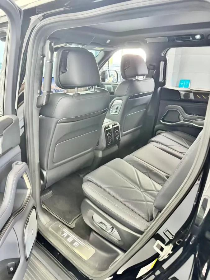 2025 Fang Cheng Bao Bao 8 2.0T 245HP L4 E-CVT PHEV 36.8KWH image 3