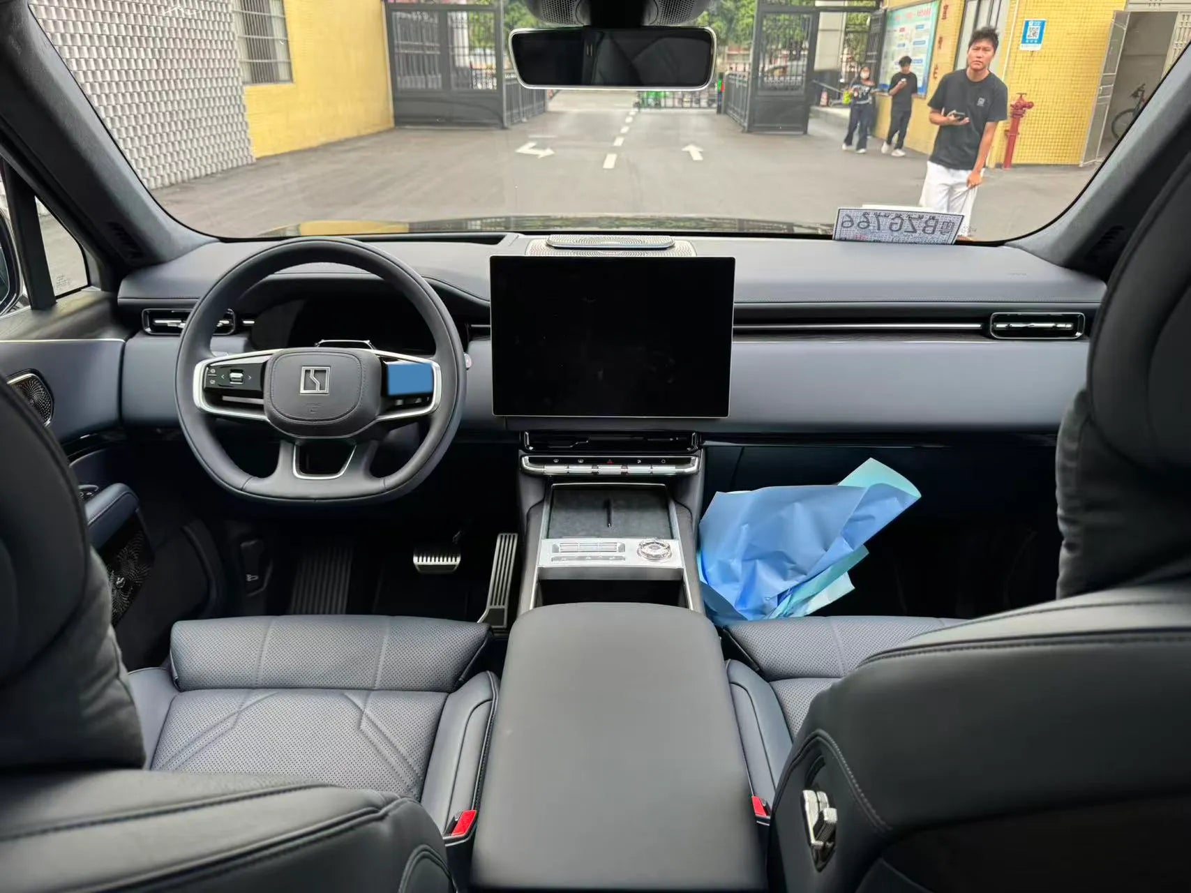 2025 Zeekr 9X 2.0T 279HP L4 1DHT PHEV image 6