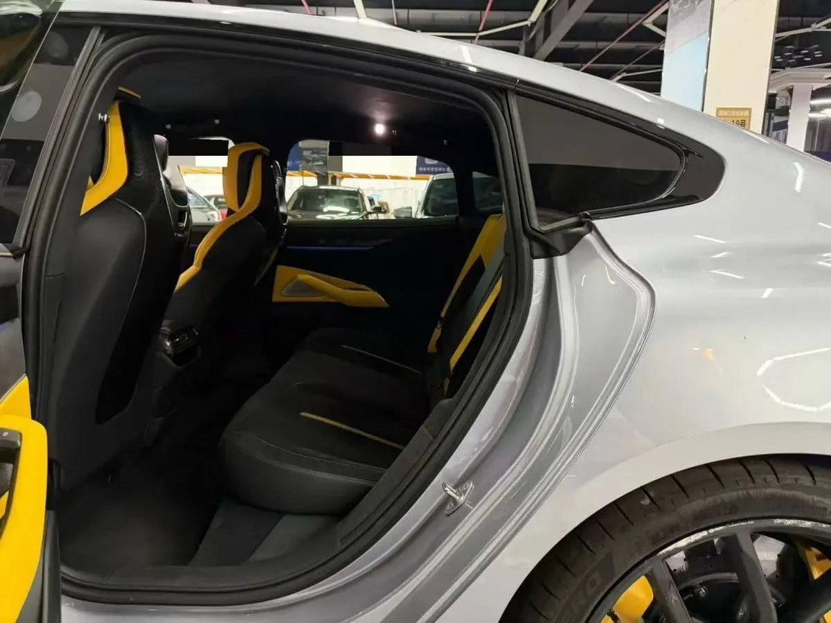 2025 Xiaomi SU7 Ultra BEV 93.7KWH 630km image 4