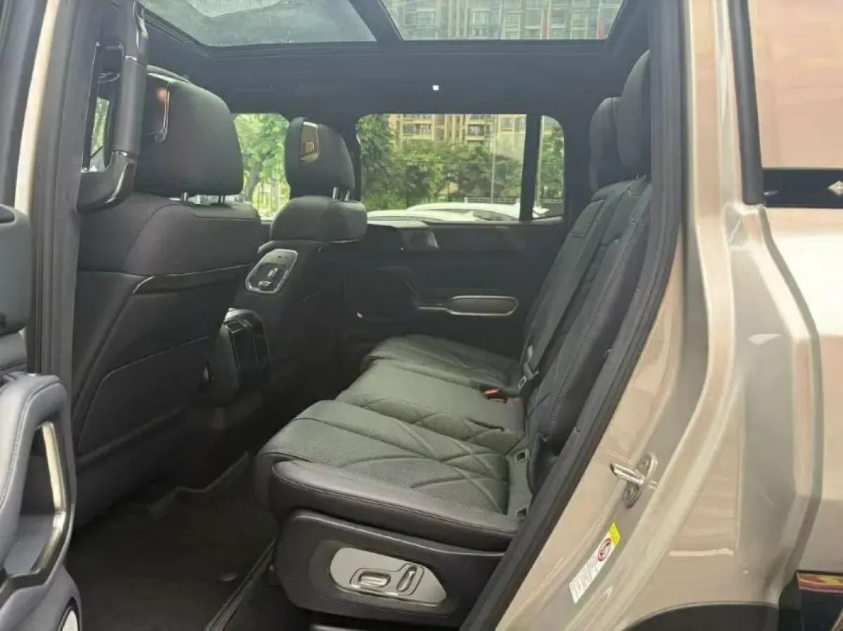 2025 FangChengBao Bao 8 2.0T 245HP L4 E-CVT PHEV 36.8KWH image 4