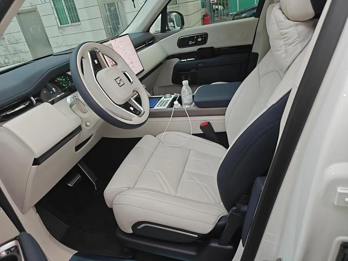 2025 Zeekr 9X 2.0T 279HP L4 1DHT PHEV image 4