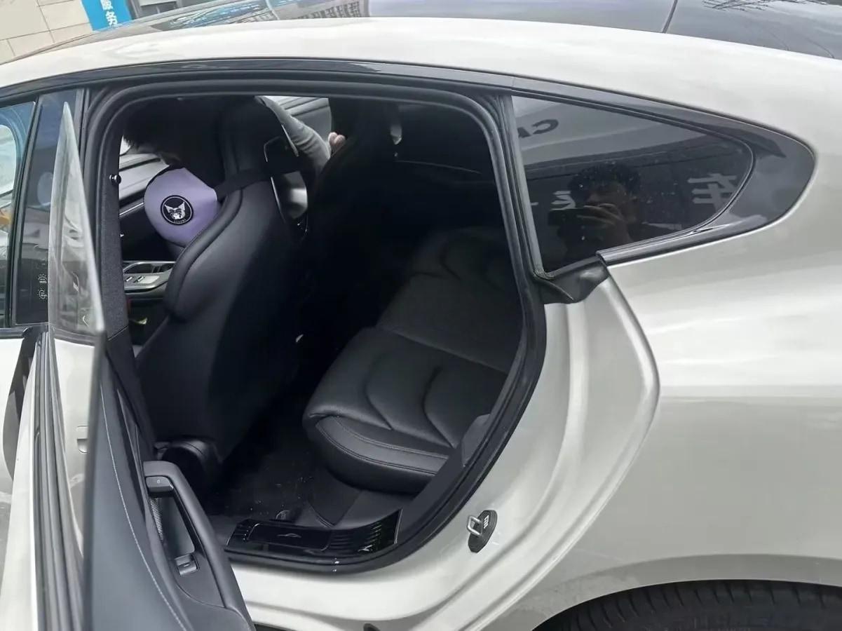 2024 Xiaomi SU7 BEV 73.6KWH image 4