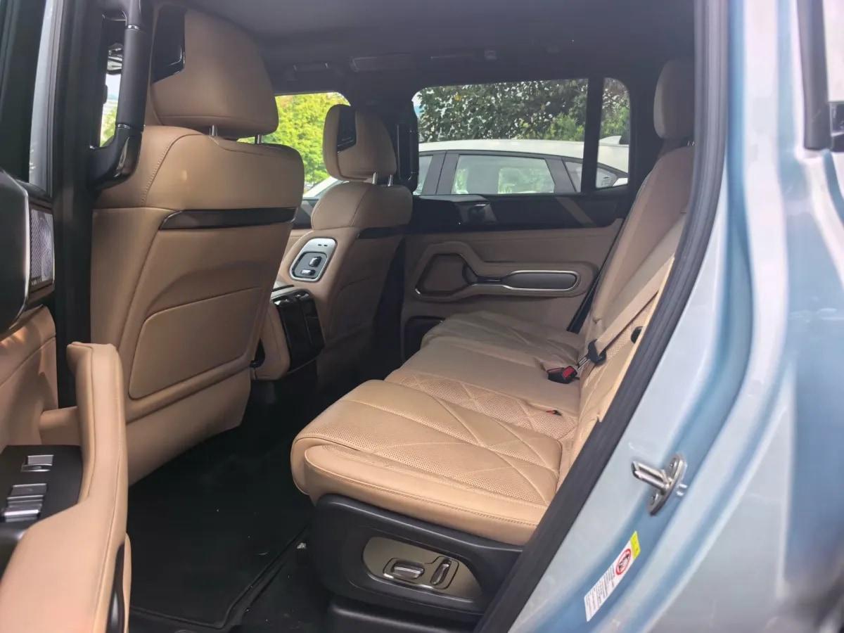 2025 FangChengBao Bao 8 2.0T 245HP L4 E-CVT PHEV 36.8KWH image 4