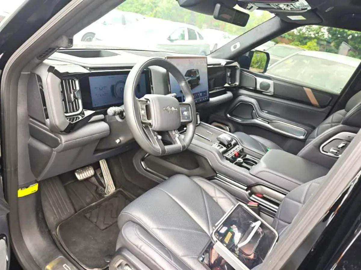 2025 FangChengBao Bao 8 2.0T 245HP L4 E-CVT PHEV 36.8KWH image 4