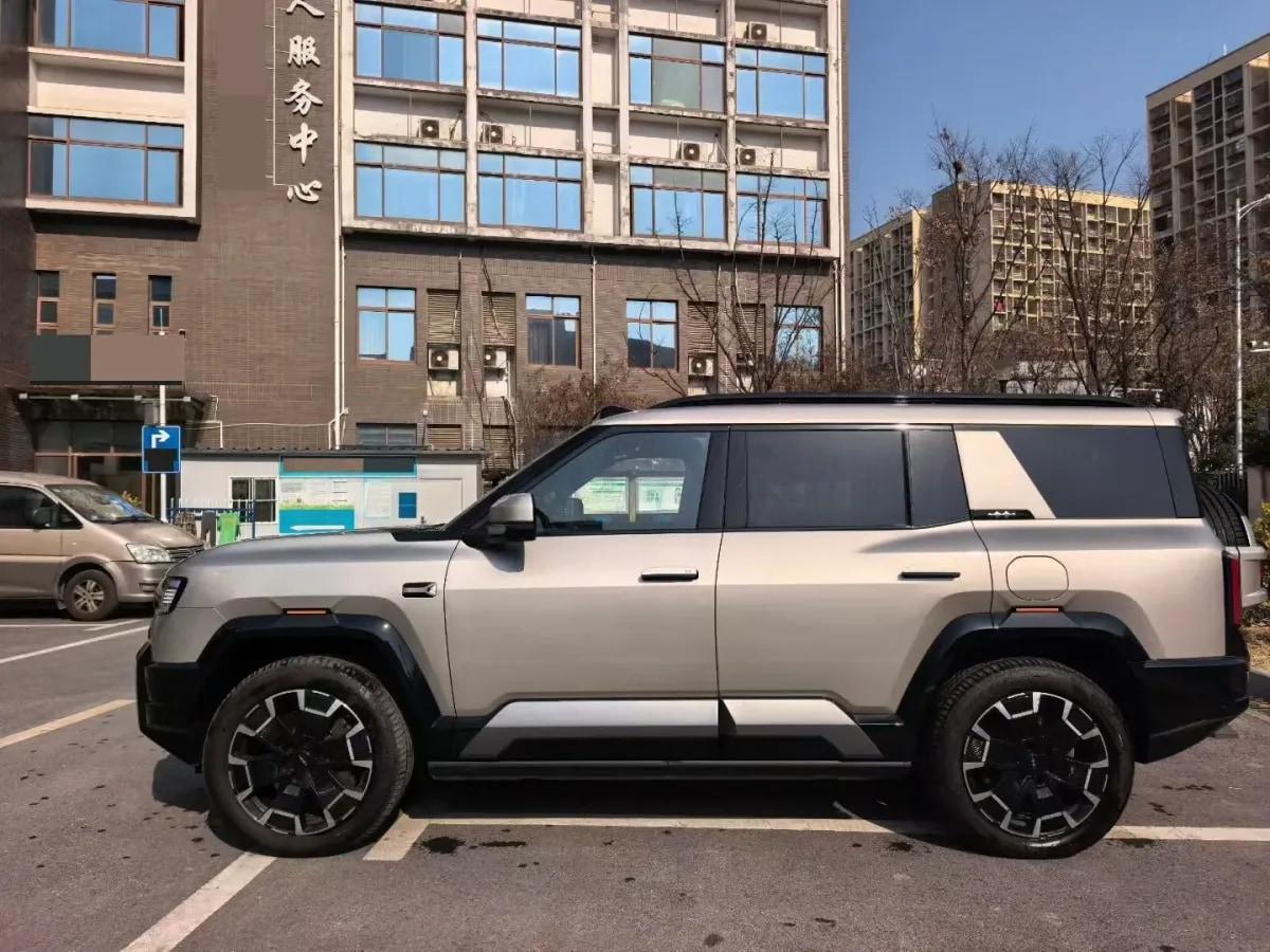 2025 Fang Cheng Bao Bao 8 2.0T 245HP L4 E-CVT PHEV 36.8KWH image 4