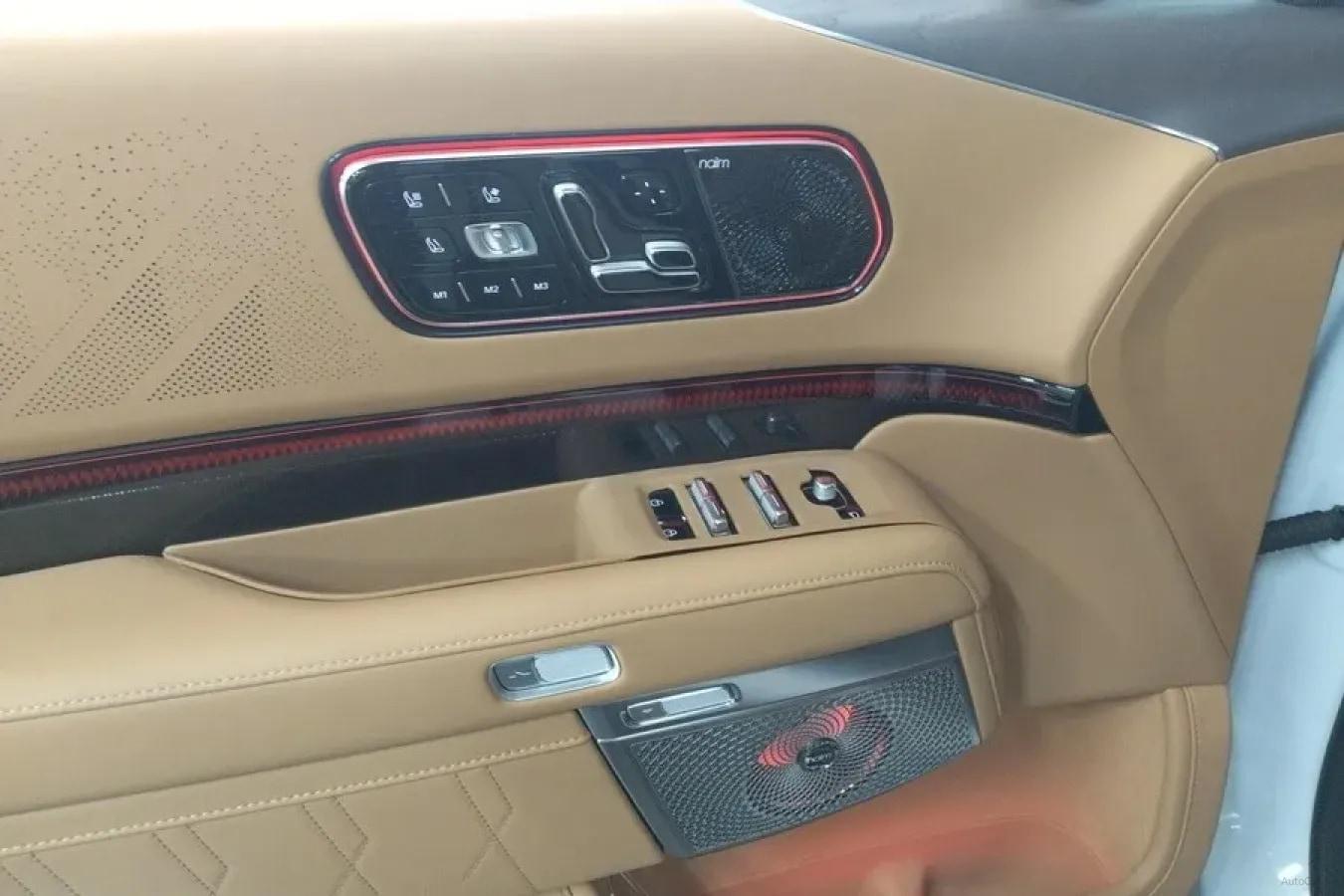 2025 Zeekr 9X 2.0T 279HP L4 1DHT PHEV image 4