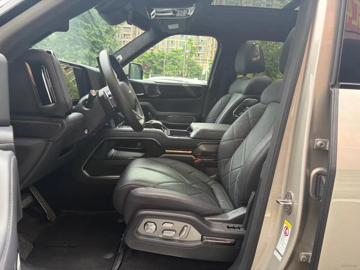 2025 FangChengBao Bao 8 2.0T 245HP L4 E-CVT PHEV 36.8KWH image 4