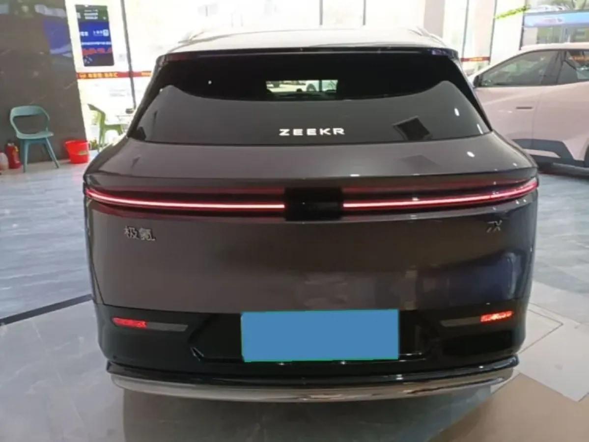 2025 Zeekr 7X BEV 75KWH image 4