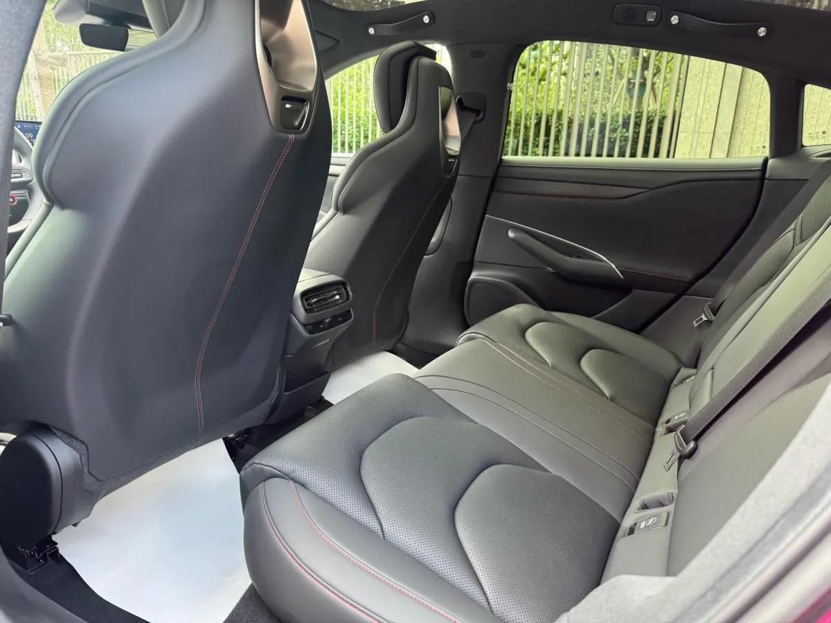 2024 Xiaomi SU7 BEV 73.6KWH image 4