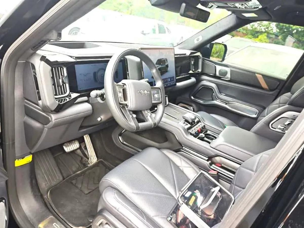 2025 FangChengBao Bao 8 2.0T 245HP L4 E-CVT PHEV 36.8KWH image 4