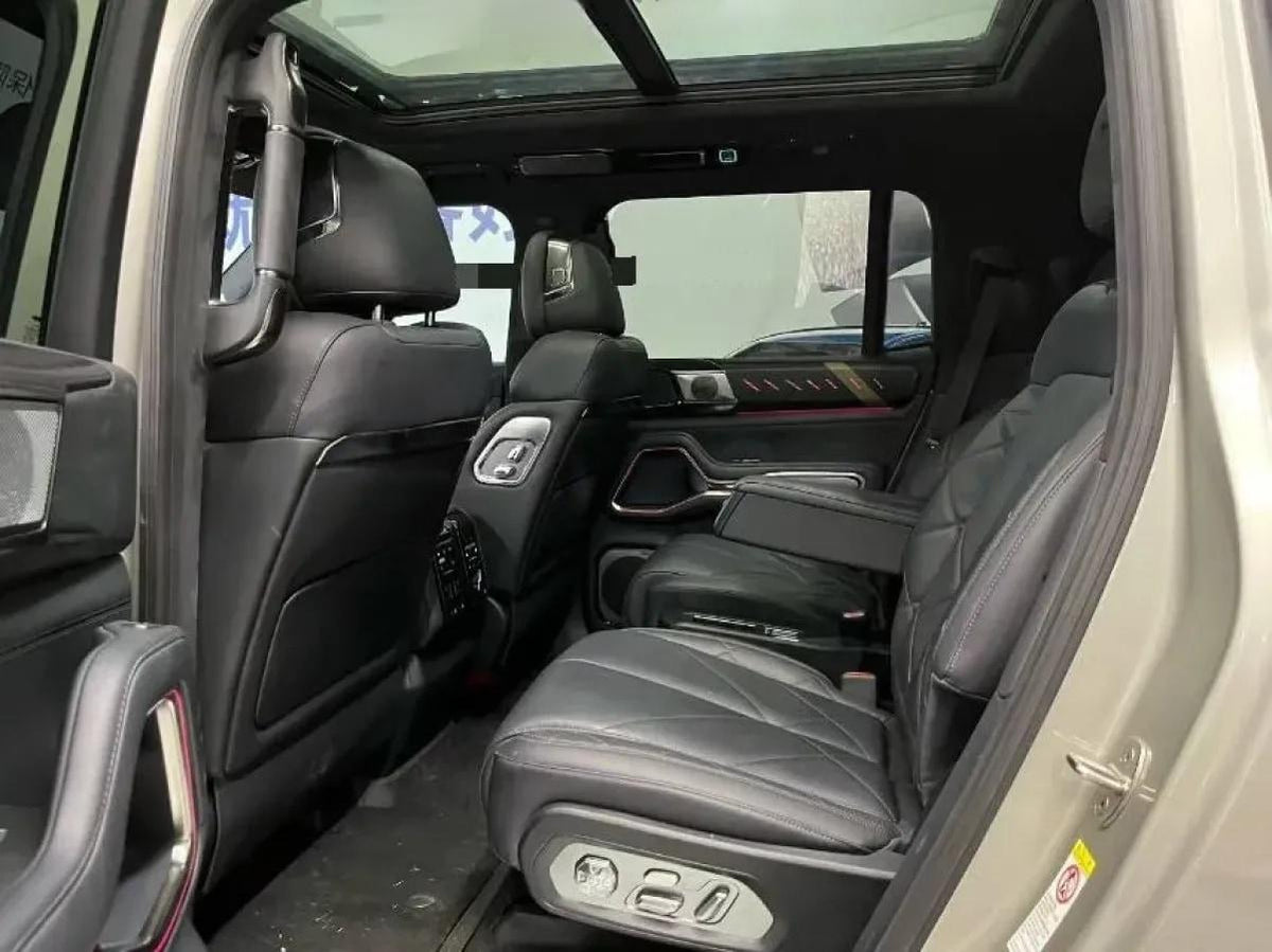 2025 Fang Cheng Bao Bao 8 2.0T 245HP L4 E-CVT PHEV 36.8KWH image 4