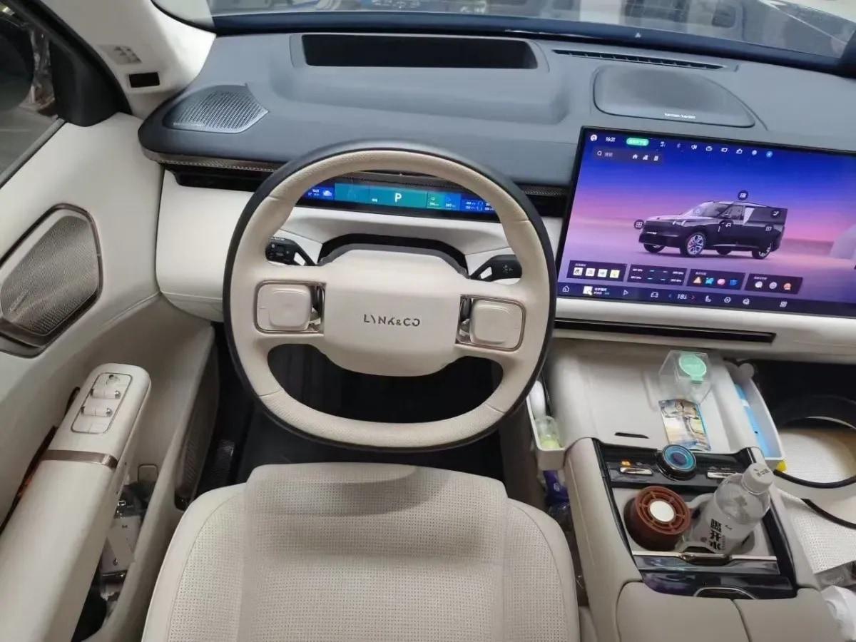 2025 LYNK&CO 900 2.0T 254HP L4 3DHT PHEV image 4