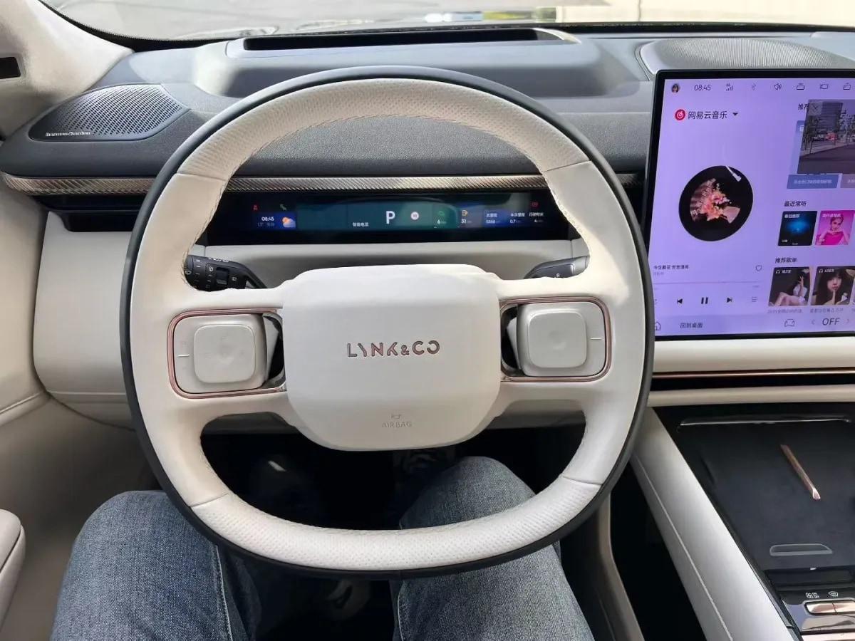 2025 LYNK&CO 900 2.0T 254HP L4 3DHT PHEV 52.38KWH 280km image 4