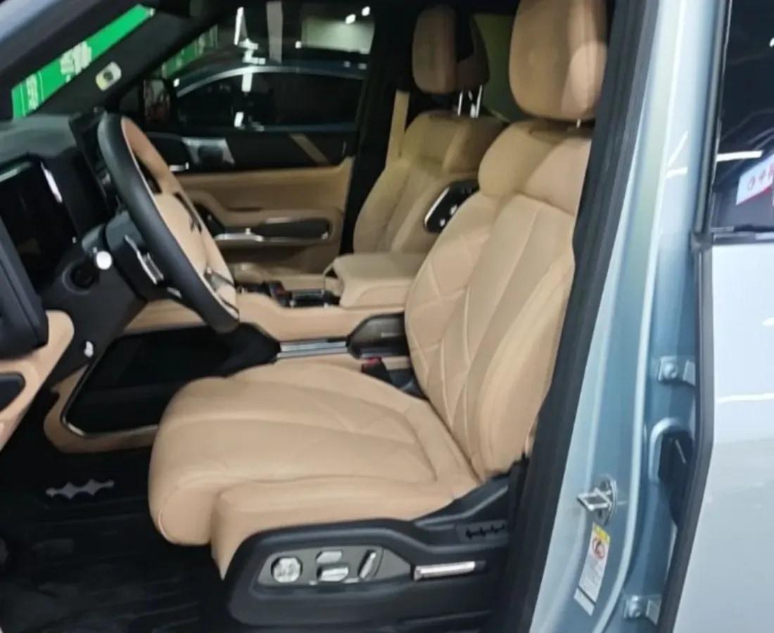 2025 FangChengBao Bao 8 2.0T 245HP L4 E-CVT PHEV 36.8KWH image 4