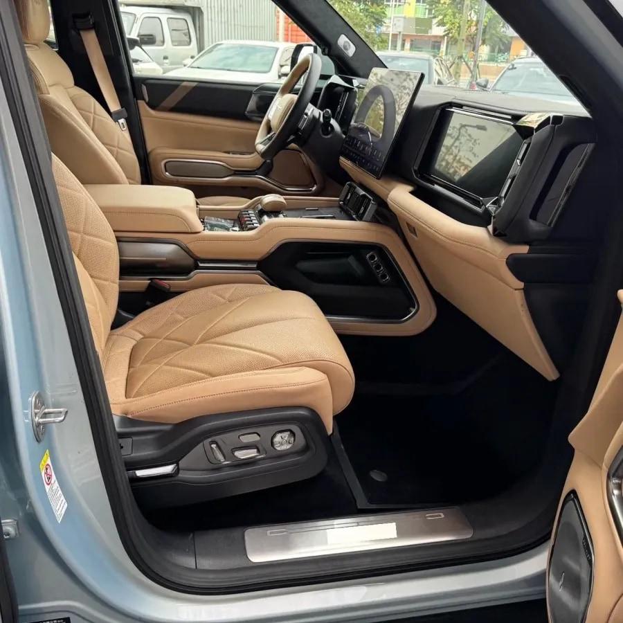 2025 FangChengBao Bao 8 2.0T 245HP L4 E-CVT PHEV 36.8KWH image 4