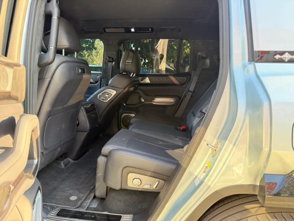 2025 FangChengBao Bao 8 2.0T 245HP L4 E-CVT PHEV 36.8KWH image 4
