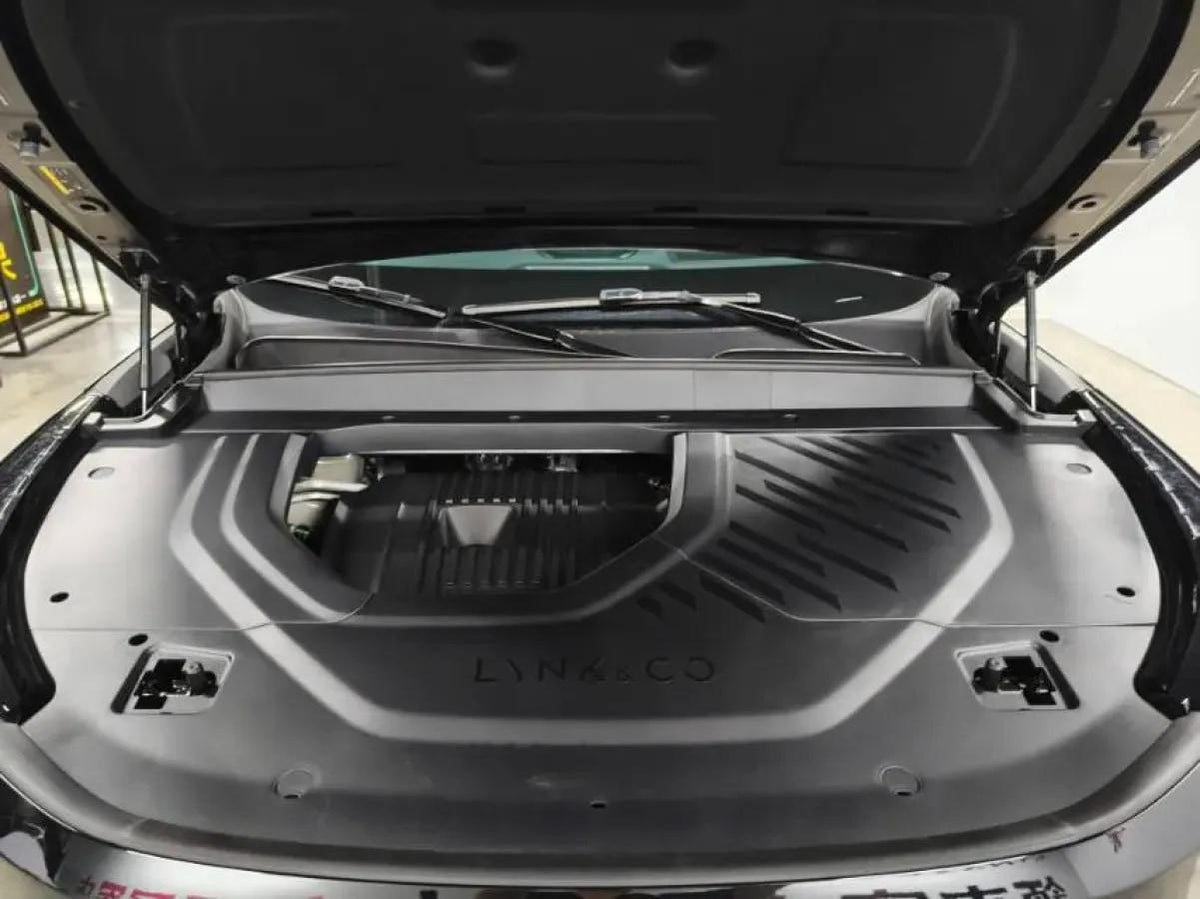 2025 LYNK&CO 900 2.0T 254HP L4 3DHT PHEV image 4