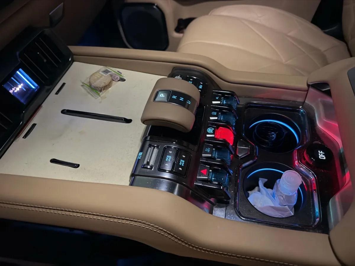 2025 Fang Cheng Bao Bao 8 2.0T 245HP L4 E-CVT PHEV 36.8KWH image 4