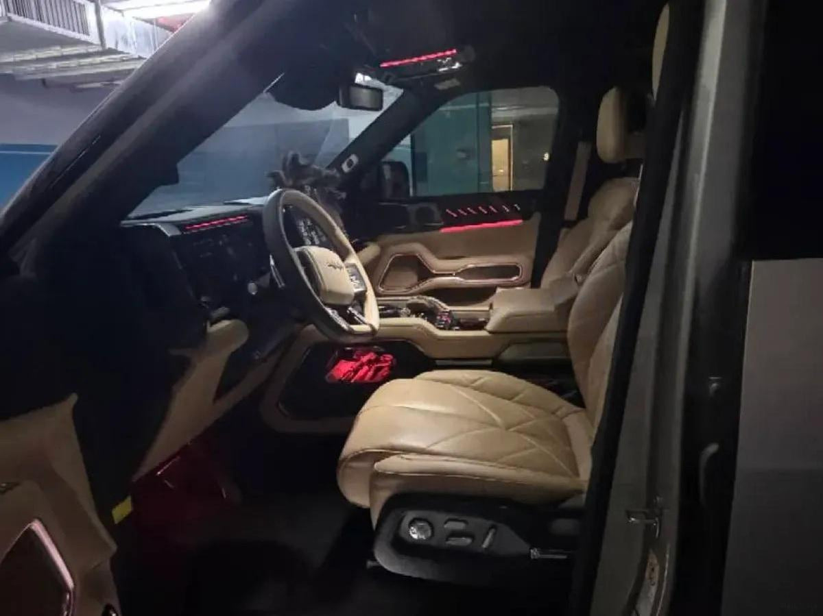 2025 FangChengBao Bao 8 2.0T 245HP L4 E-CVT PHEV 36.8KWH image 4
