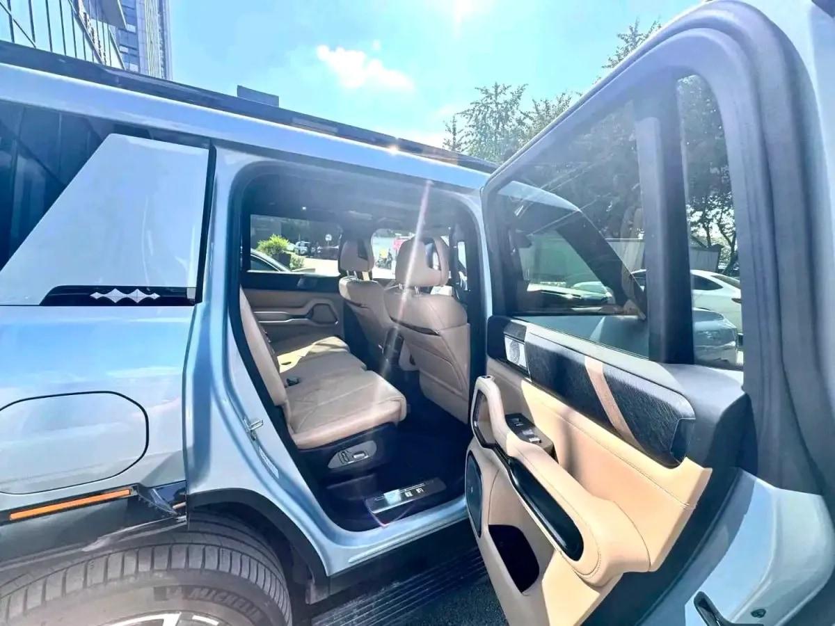 2025 FangChengBao Bao 8 2.0T 245HP L4 E-CVT PHEV 36.8KWH image 4