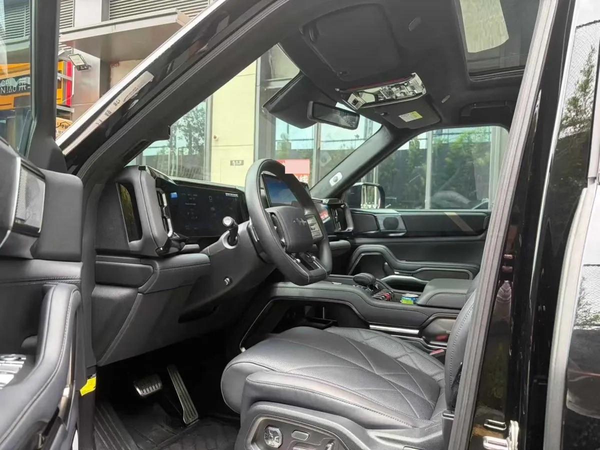 2025 FangChengBao Bao 8 2.0T 245HP L4 E-CVT PHEV 36.8KWH image 4