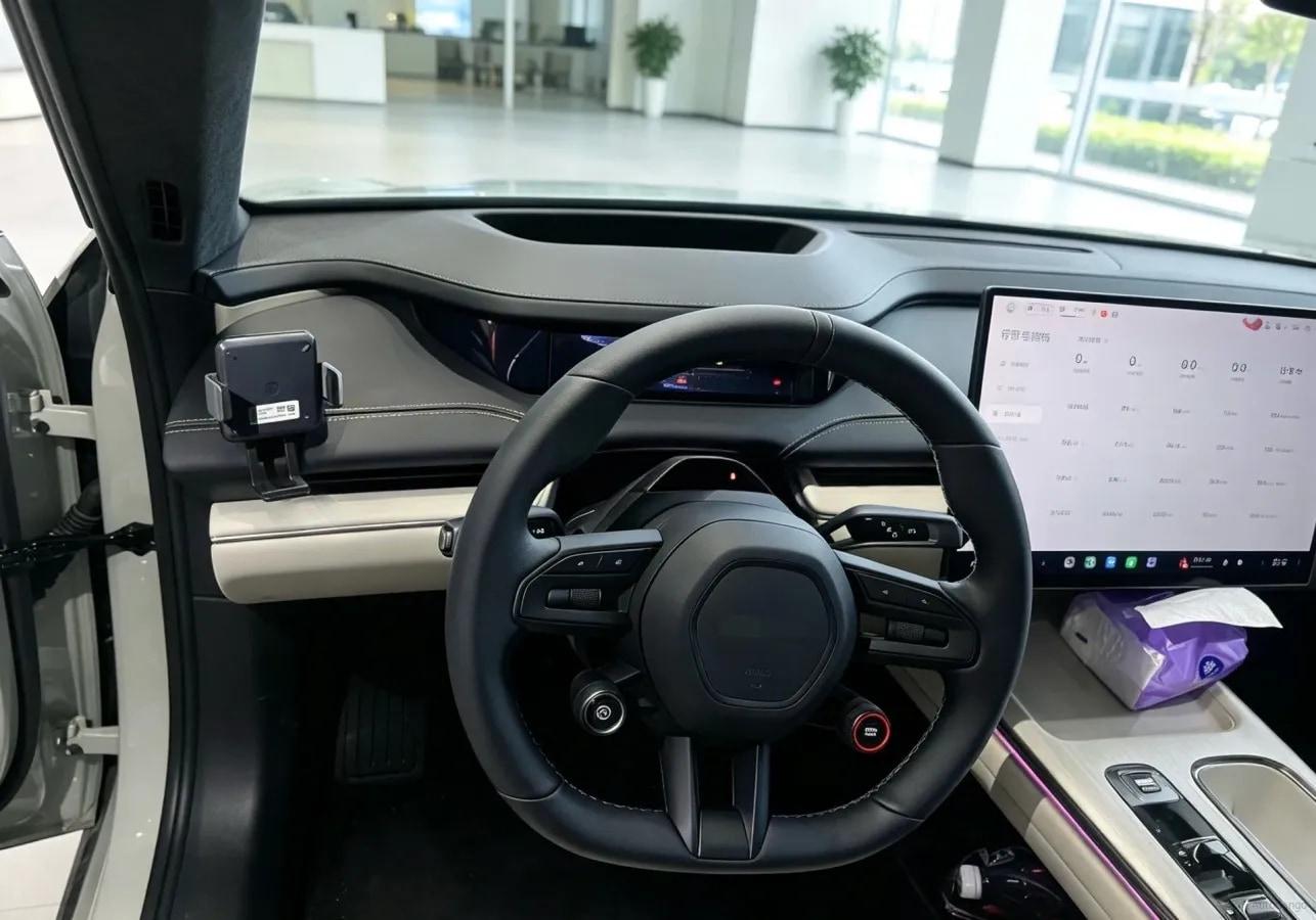 2024 Xiaomi SU7 BEV 73.6KWH image 4