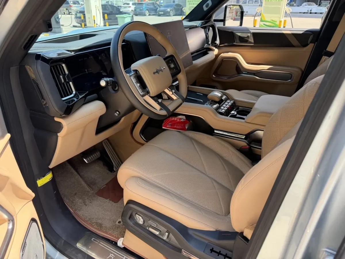2025 FangChengBao Bao 8 2.0T 245HP L4 E-CVT PHEV 36.8KWH image 4