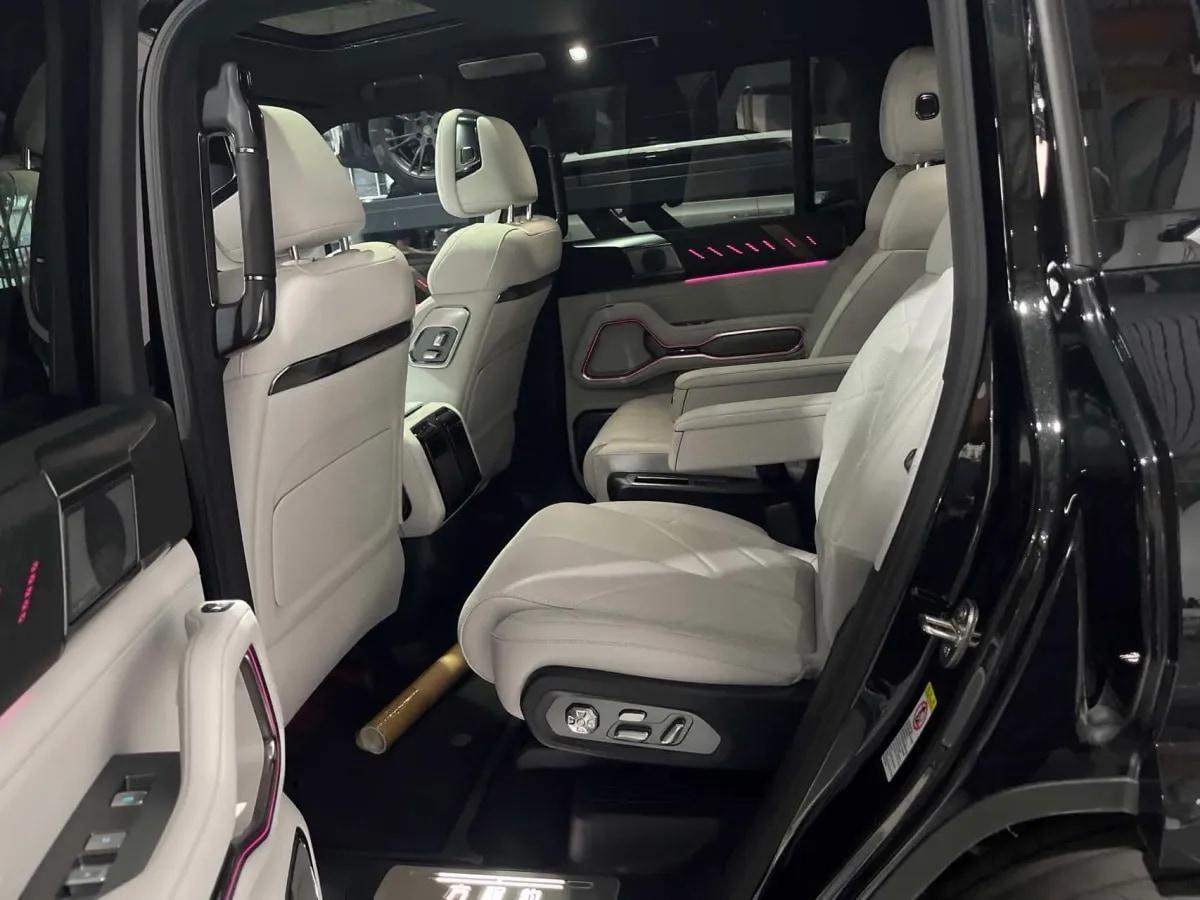 2025 FangChengBao Bao 8 2.0T 245HP L4 E-CVT PHEV 36.8KWH image 4