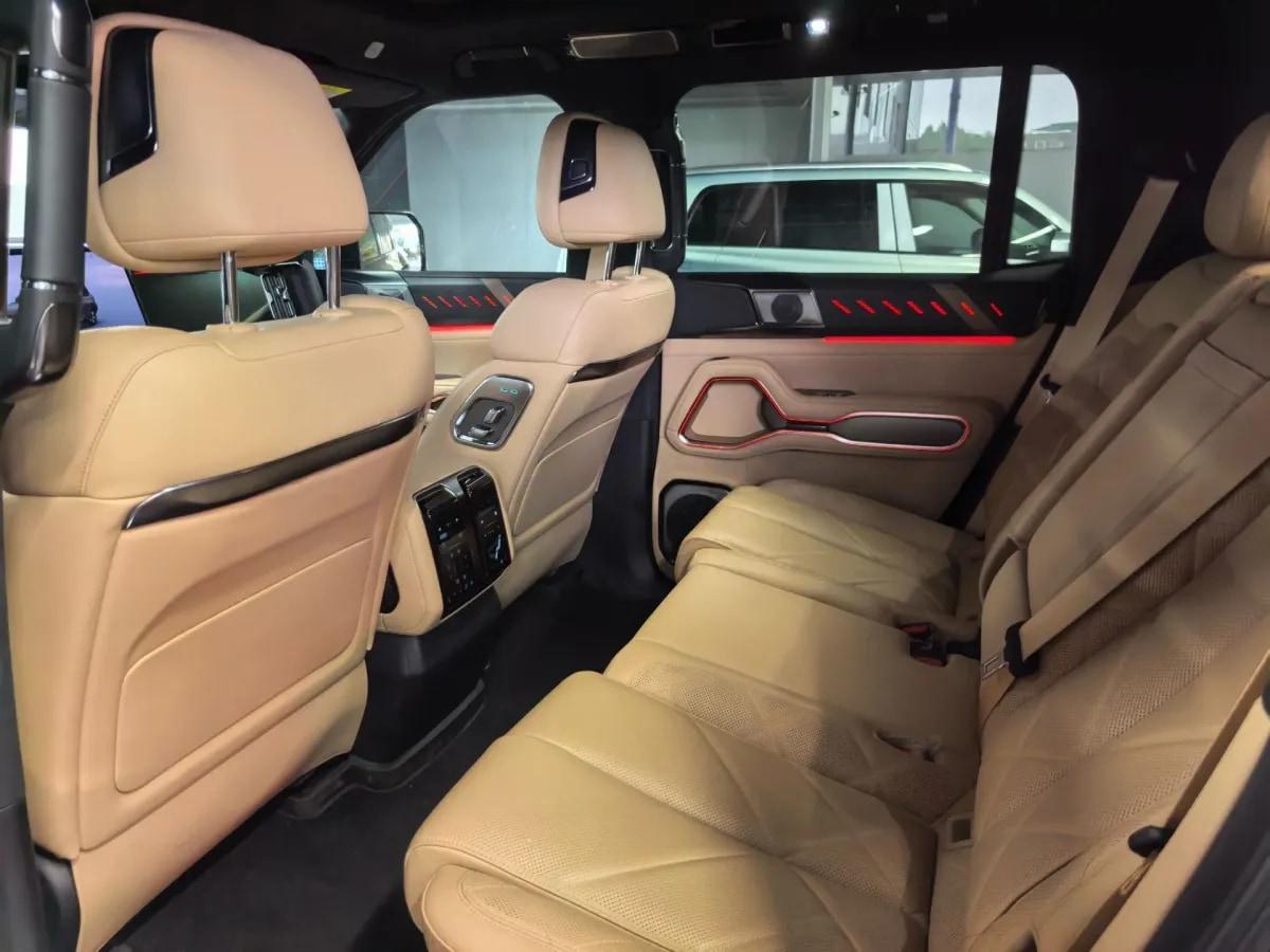 2025 Fang Cheng Bao Bao 8 2.0T 245HP L4 E-CVT PHEV 36.8KWH image 5