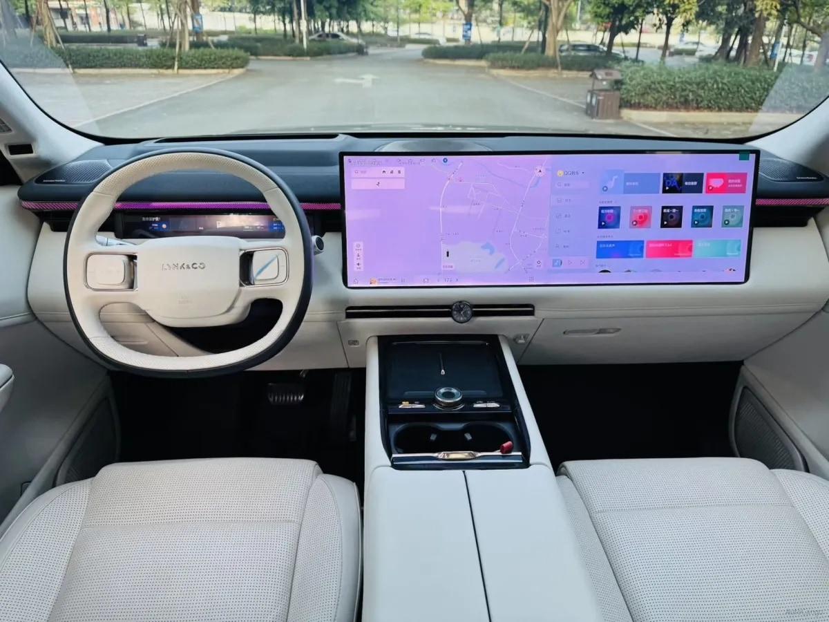 2025 LYNK&CO 900 2.0T 254HP L4 3DHT PHEV 52.38KWH 280km image 5
