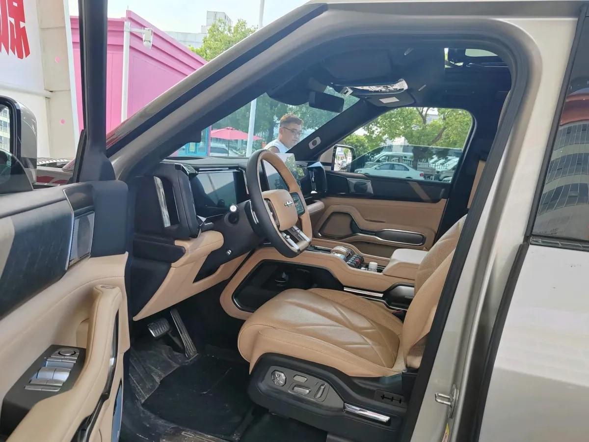 2025 Fang Cheng Bao Bao 8 2.0T 245HP L4 E-CVT PHEV 36.8KWH image 5